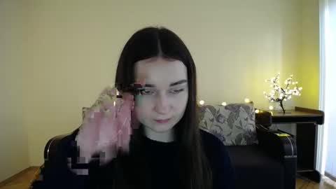 Snapshot of gabby_di chatting on February 1, 9:00 am Jaklin online show from February 1, 9:00 am