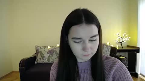 Snapshot of gabby_di chatting on February 6, 11:54 am Jaklin online show from February 6, 11:54 am