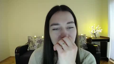Snapshot of gabby_di chatting on February 8, 9:13 am Jaklin online show from February 8, 9:13 am