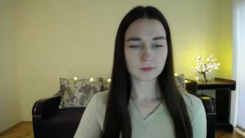 Snapshot of gabby_di chatting on February 8, 12:17 pm Jaklin online show from February 8, 12:17 pm