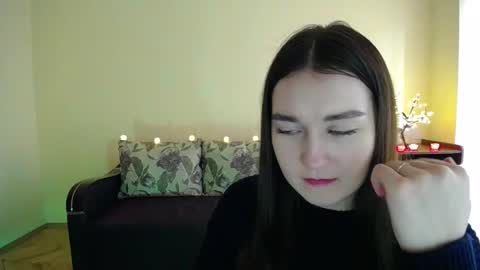 Snapshot of gabby_di chatting on February 9, 9:05 am Jaklin online show from February 9, 9:05 am