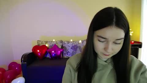 Snapshot of gabby_di chatting on February 12, 9:10 am Jaklin online show from February 12, 9:10 am