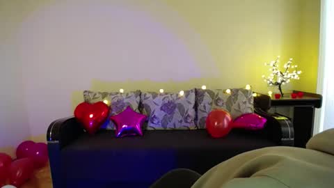 Snapshot of gabby_di chatting on February 12, 12:12 pm Jaklin online show from February 12, 12:12 pm