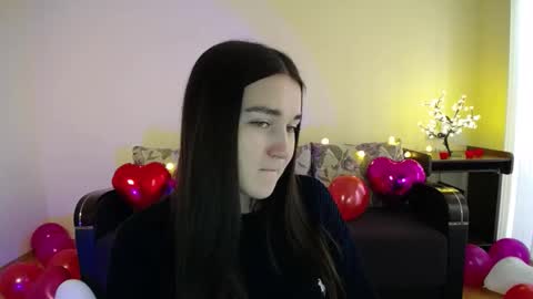 Snapshot of gabby_di chatting on February 13, 12:11 pm Jaklin online show from February 13, 12:11 pm