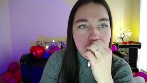 Snapshot of gabby_di chatting on February 19, 9:50 am Jaklin online show from February 19, 9:50 am