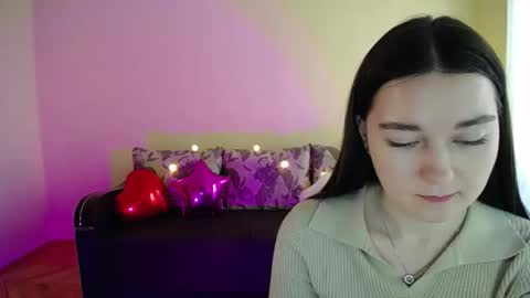Snapshot of gabby_di chatting on February 25, 12:24 pm Jaklin online show from February 25, 12:24 pm