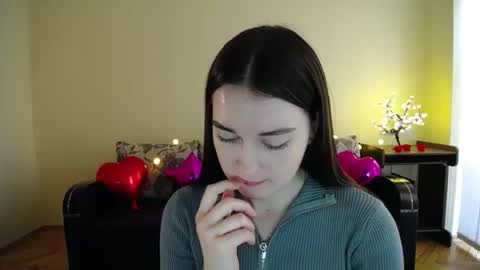 Snapshot of gabby_di chatting on March 8, 12:30 pm Jaklin online show from March 8, 12:30 pm