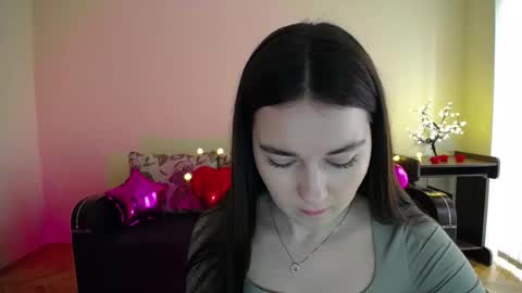 Snapshot of gabby_di chatting on March 12, 9:02 am Jaklin online show from March 12, 9:02 am