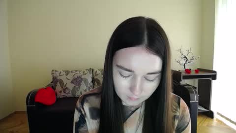 Snapshot of gabby_di chatting on September 19, 9:00 am Jaklin online show from September 19, 9:00 am