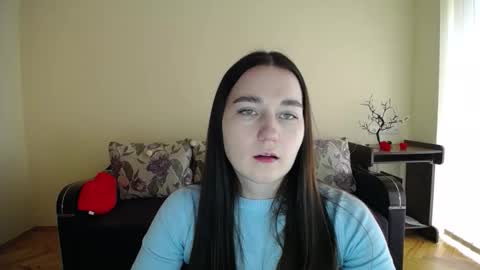 Snapshot of gabby_di chatting on October 5, 9:07 am Jaklin online show from October 5, 9:07 am