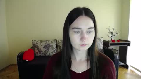 Snapshot of gabby_di chatting on October 13, 8:47 am Jaklin online show from October 13, 8:47 am