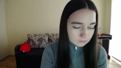 Snapshot of gabby_di chatting on October 23, 8:35 am Jaklin online show from October 23, 8:35 am