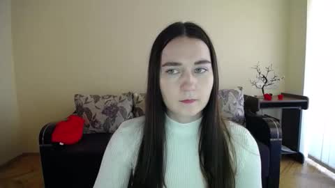 Snapshot of gabby_di chatting on October 26, 9:26 am Jaklin online show from October 26, 9:26 am