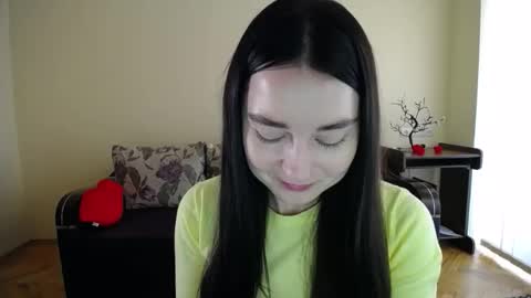 Snapshot of gabby_di chatting on November 1, 9:44 am Jaklin online show from November 1, 9:44 am