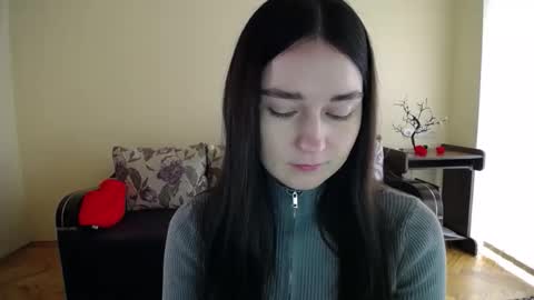 Snapshot of gabby_di chatting on November 3, 9:54 am Jaklin online show from November 3, 9:54 am