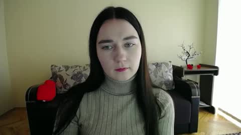 Snapshot of gabby_di chatting on November 4, 9:41 am Jaklin online show from November 4, 9:41 am