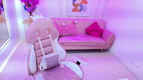 Snapshot of gabby_evanns chatting on October 20, 12:05 pm gabby_evanns online show from October 20, 12:05 pm