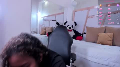 Snapshot of gabby_foox chatting on March 13, 10:27 pm Gaby Fox online show from March 13, 10:27 pm