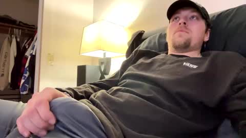 Snapshot of gabed72 chatting on January 18, 3:27 pm Gabe online show from January 18, 3:27 pm