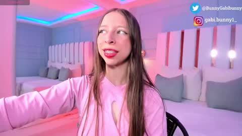 Gabi  online show from February 5, 5:28 pm