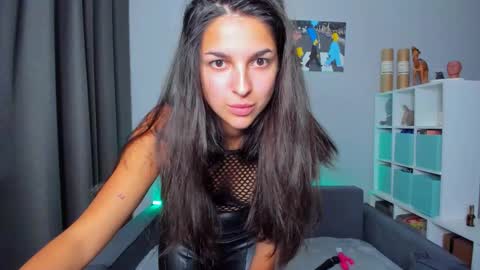 Snapshot of gabri_baby chatting on September 21, 9:16 pm The next stream in car 1 december 10pm time in France online show from September 21, 9:16 pm