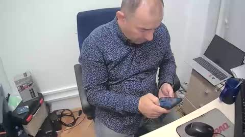 Snapshot of gabriel9_2003 chatting on April 3, 9:51 am gabriel9_2003 online show from April 3, 9:51 am