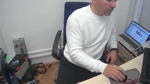 Snapshot of gabriel9_2003 chatting on April 14, 7:03 am gabriel9_2003 online show from April 14, 7:03 am