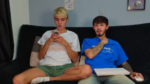 Snapshot of gabriel_and_geronimo chatting on April 12, 12:59 am gabriel_and_geronimo online show from April 12, 12:59 am