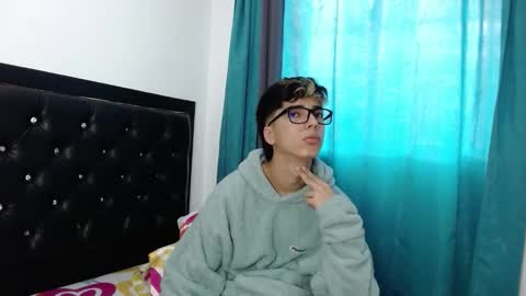 gabriel_x18 online show from March 5, 9:22 pm