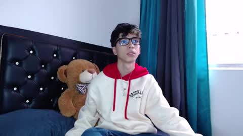 gabriel_x18 online show from March 15, 8:59 pm