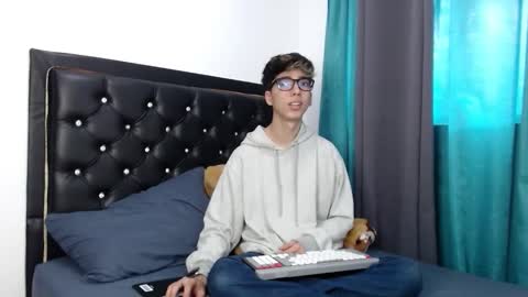 gabriel_x18 online show from March 19, 9:30 pm