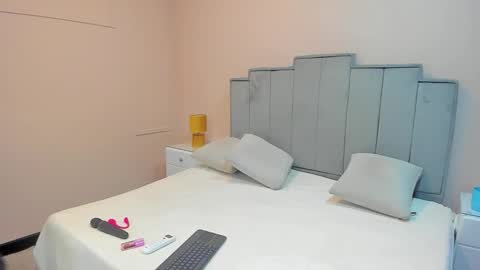   online show from September 21, 10:39 am