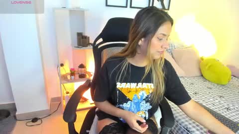 Snapshot of gabriella__tom chatting on April 21, 10:12 pm Gabriella online show from April 21, 10:12 pm