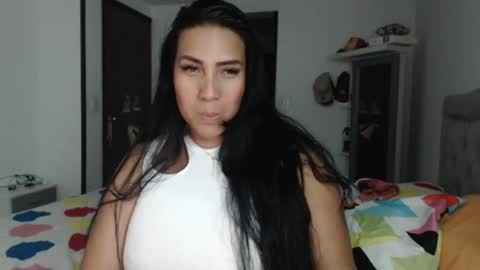 Snapshot of gaby_bluexx chatting on February 17, 8:47 pm Gaby Blue online show from February 17, 8:47 pm