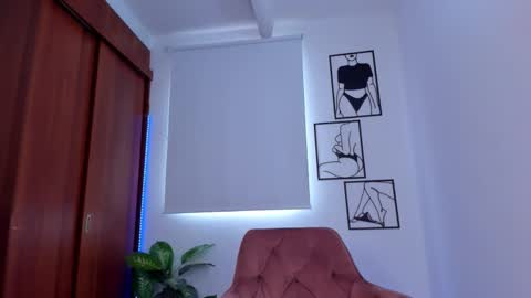 Snapshot of gaby_girl chatting on October 19, 6:52 pm    online show from October 19, 6:52 pm