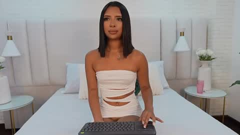 Snapshot of gabyjones__ chatting on June 11, 12:14 pm Camila online show from June 11, 12:14 pm