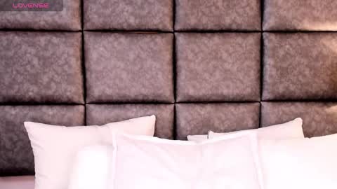     online show from November 17, 3:51 pm