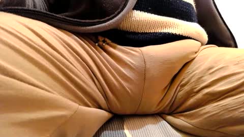 Snapshot of gae89tano chatting on March 7, 8:22 pm gae89tano online show from March 7, 8:22 pm