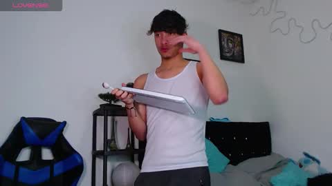 gael_jones online show from October 27, 5:33 am