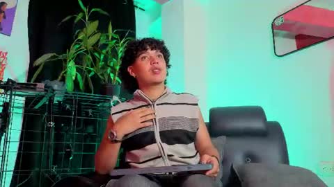 gaeloconneer online show from July 25, 3:37 am