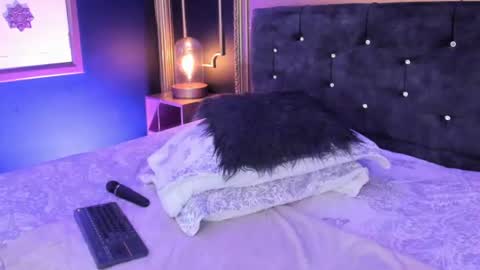 Snapshot of gahia_thompson chatting on July 6, 3:03 pm Gahia online show from July 6, 3:03 pm