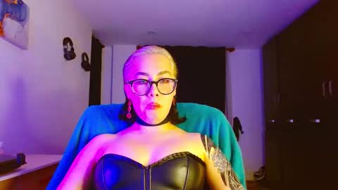 Snapshot of gaia_plath chatting on February 26, 12:20 am Gaia Plath online show from February 26, 12:20 am