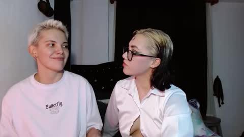 Snapshot of gaia_plath chatting on March 6, 10:28 pm Gaia Plath online show from March 6, 10:28 pm