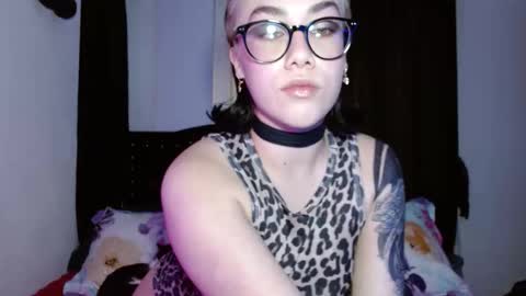 Snapshot of gaia_plath chatting on March 7, 10:40 pm Gaia Plath online show from March 7, 10:40 pm