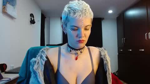 Snapshot of gaia_plath chatting on March 13, 1:23 am Gaia Plath online show from March 13, 1:23 am