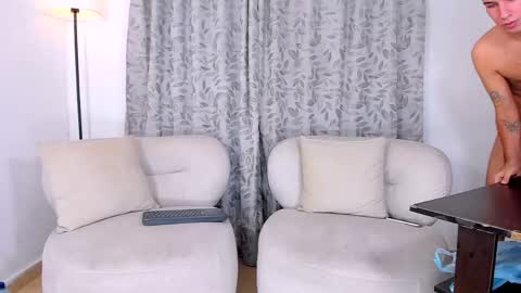 Snapshot of gal_stone_ chatting on April 17, 1:19 am gal_stone_ online show from April 17, 1:19 am