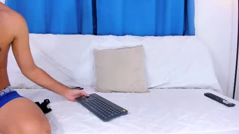 gal_stone_ online show from June 25, 1:05 am