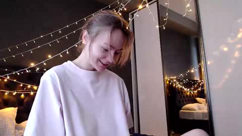 Snapshot of galaxyandromeda chatting on December 5, 8:12 am My name Lou 3 online show from December 5, 8:12 am