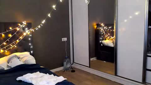 Snapshot of galaxyandromeda chatting on December 16, 7:24 am My name Lou 3 online show from December 16, 7:24 am