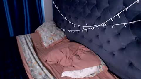 My name Lou 3 online show from February 4, 5:02 am